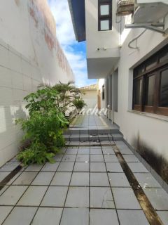 Casa em Alameda 4/4 em Vilas do Atlântico