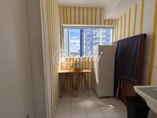 Apartamento 2/4 DECORADO em Buraquinho com vista mar