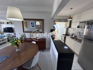 Apartamento 2/4 DECORADO em Buraquinho com vista mar