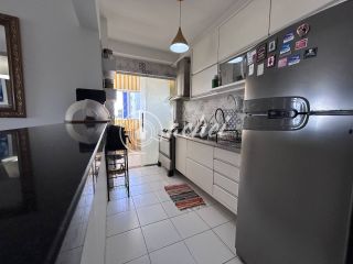 Apartamento 2/4 DECORADO em Buraquinho com vista mar