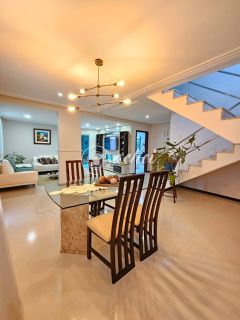 Casa duplex à venda em Buraquinho