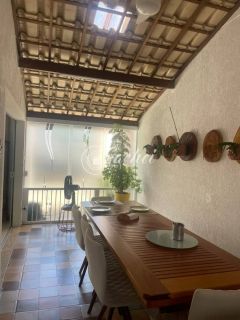 Casa com 4 Suítes à Venda – Pitangueiras