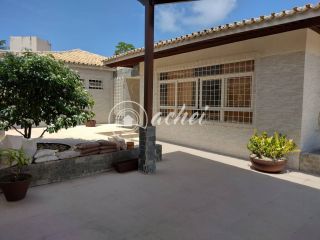 Casa térrea em Vilas do Atlântico alameda fechada