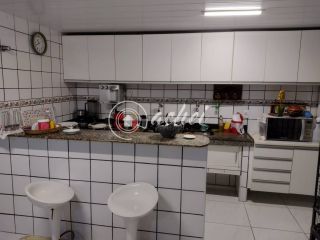 Casa térrea em Vilas do Atlântico alameda fechada