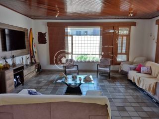 Casa térrea em Vilas do Atlântico alameda fechada