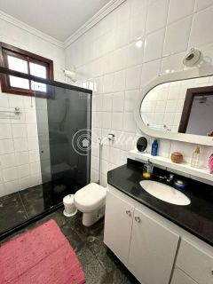 Casa em alameda fechada com 5/4 em Vilas do Atlântico