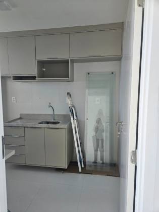 Aluga-se apartamento no Caminho das Árvores