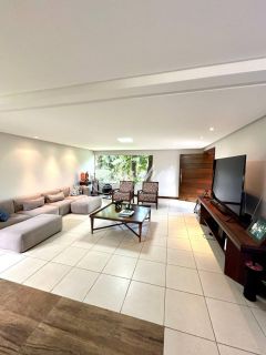 Casa de Alto Padrão à Venda em Busca Vida