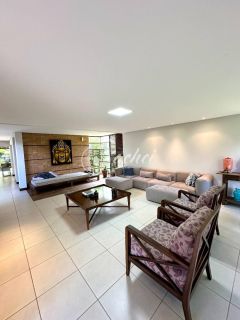 Casa de Alto Padrão à Venda em Busca Vida