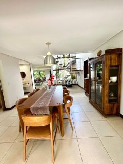 Casa de Alto Padrão à Venda em Busca Vida