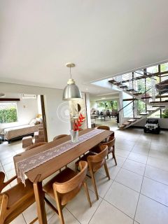 Casa de Alto Padrão à Venda em Busca Vida