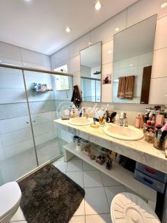 Casa de Alto Padrão à Venda em Busca Vida