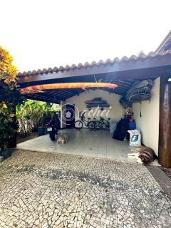 Casa de Alto Padrão à Venda em Busca Vida