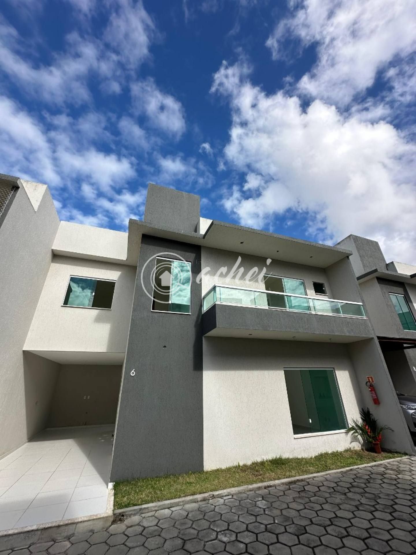 Casa nova e moderna em Buraquinho – 3 suítes