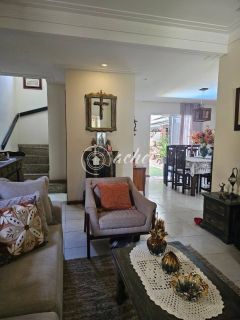 Casa 4/4 sendo 3 suítes, com piscina em Lauro de Freitas