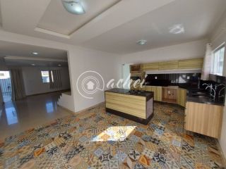 Casa 4/4 com piscina privativa em condomínio fechado