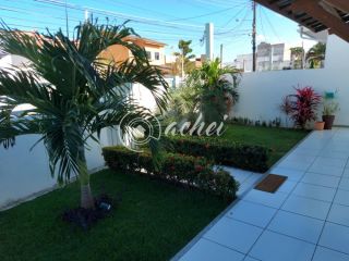 Casa 4/4 com piscina privativa em condomínio fechado