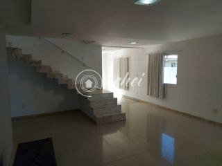 Casa 4/4 com piscina privativa em condomínio fechado