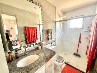 Casa 4/4 com aquecimento solar em Buraquinho