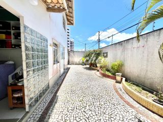 Casa 4/4 com aquecimento solar em Buraquinho
