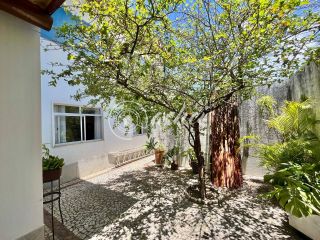 Casa 4/4 com aquecimento solar em Buraquinho