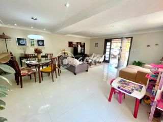 Casa 4/4 com aquecimento solar em Buraquinho