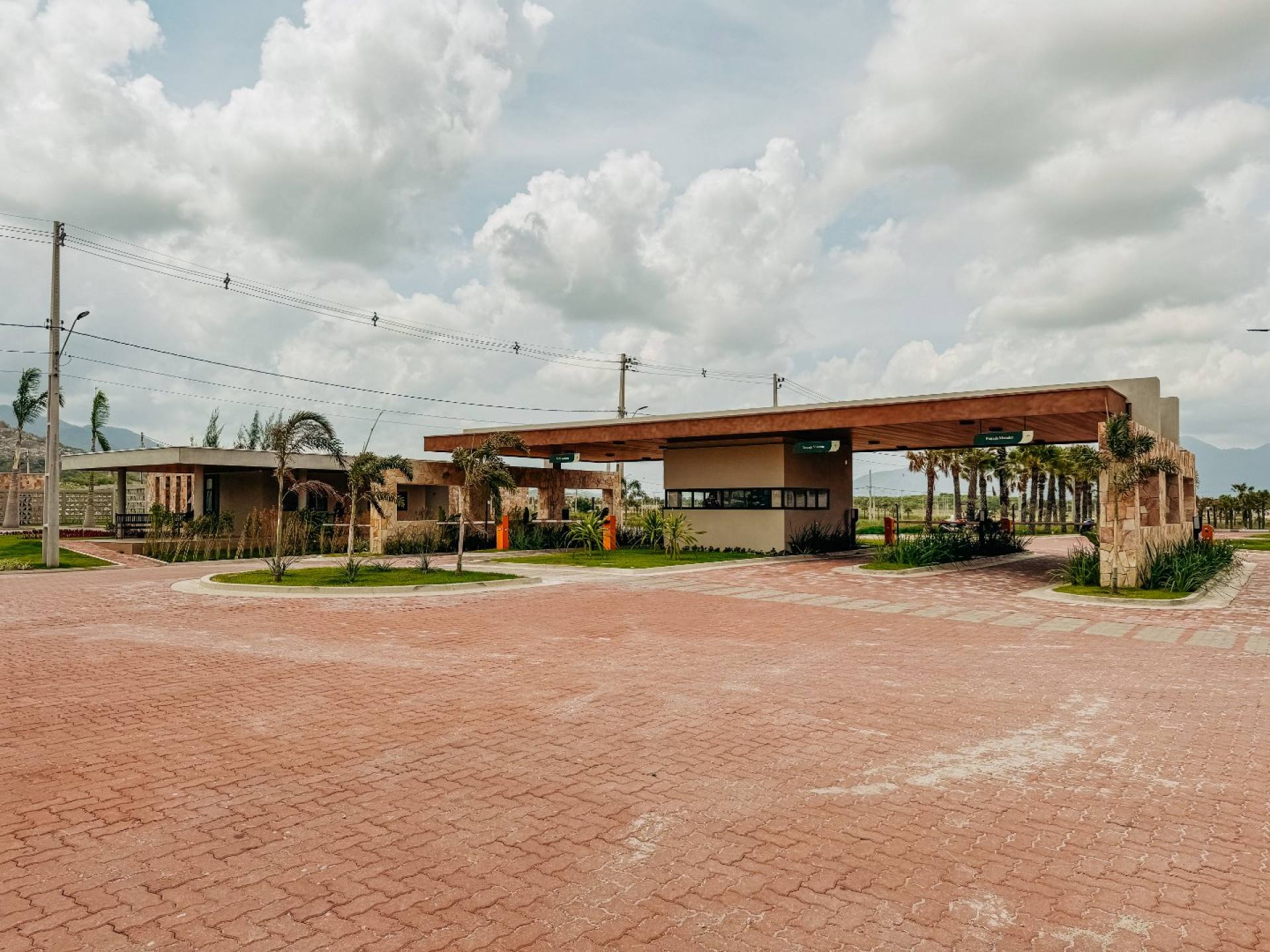 Lote a venda no condomínio fechado com 200m²