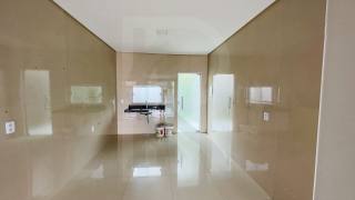 Casa a venda no Condomínio Jardins da Serra, Plana com 3 Quartos