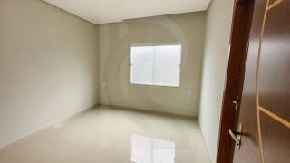 Casa a venda no Condomínio Jardins da Serra, Plana com 3 Quartos