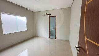 Casa a venda no Condomínio Jardins da Serra, Plana com 3 Quartos