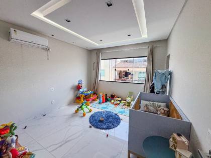 Casa de 4 Quartos para venda no Jardins da Serra