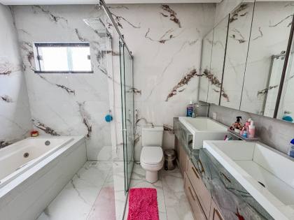 Casa de 4 Quartos para venda no Jardins da Serra