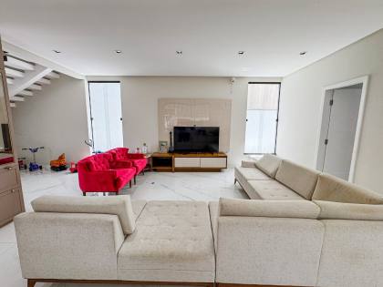 Casa de 4 Quartos para venda no Jardins da Serra