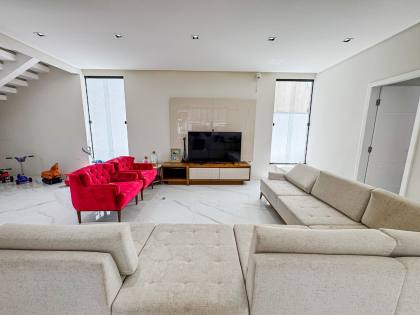 Casa de 4 Quartos para venda no Jardins da Serra