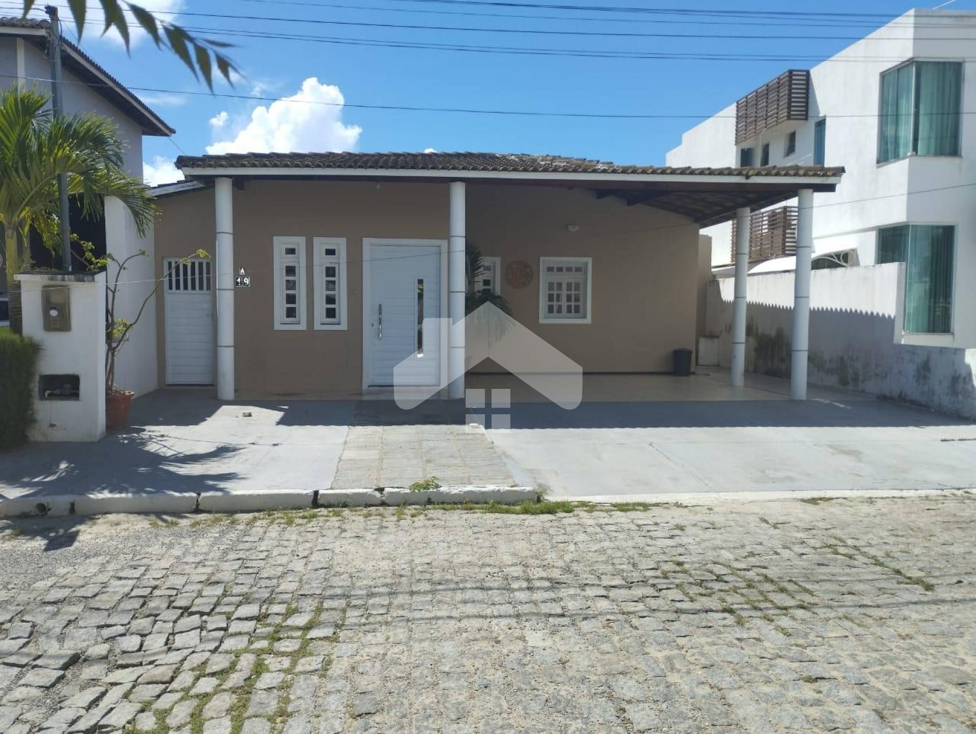 Casa Para Vender com 4 quartos 2 suítes no bairro Aruana no Condomínio Costa Marina