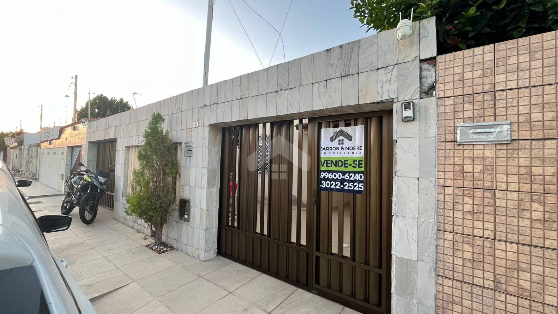 Casa Para Vender com 3 quartos 1 suíte no bairro Aruana em Aracaju