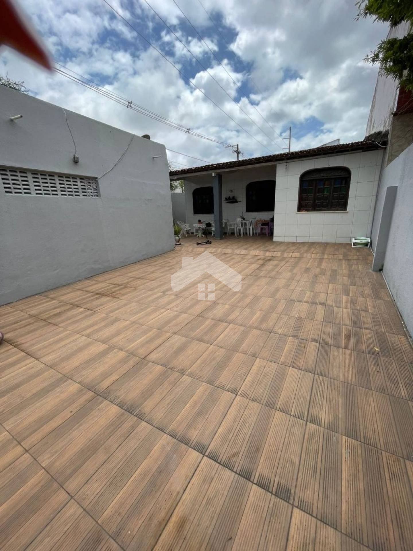 Casa para alugar com 5 quartos no bairro Jabotiana em Aracaju