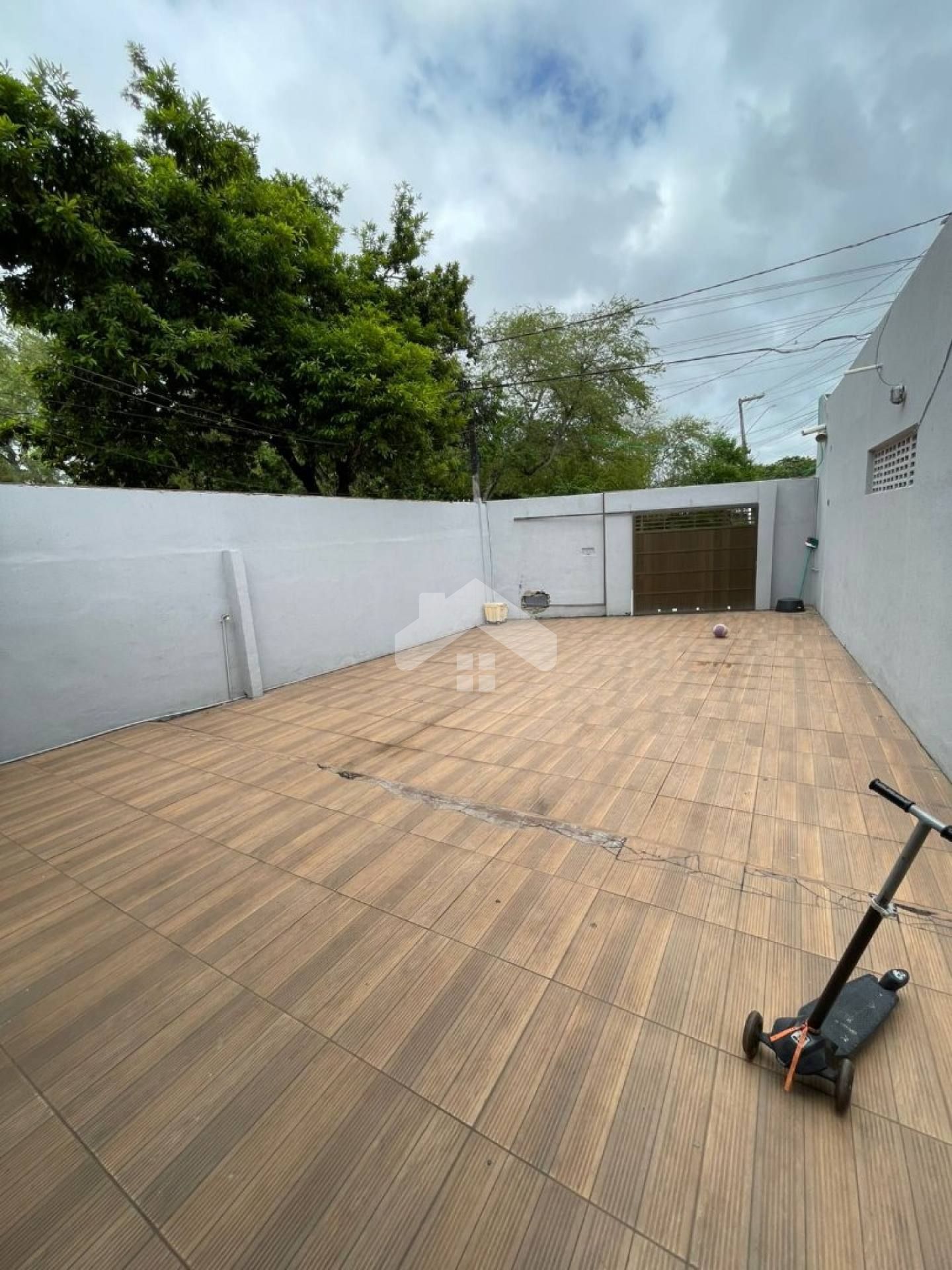 Casa para alugar com 5 quartos no bairro Jabotiana em Aracaju