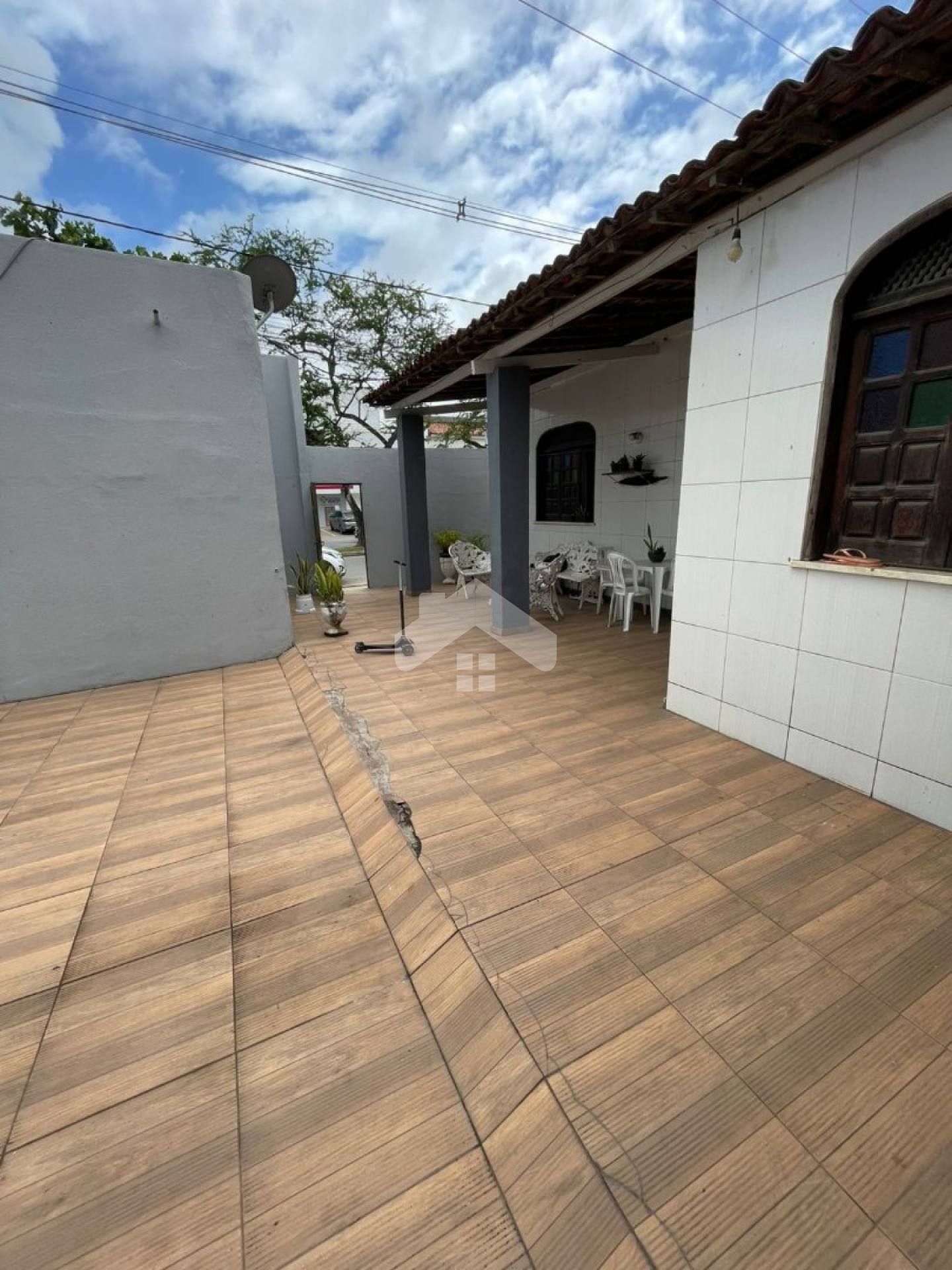 Casa para alugar com 5 quartos no bairro Jabotiana em Aracaju