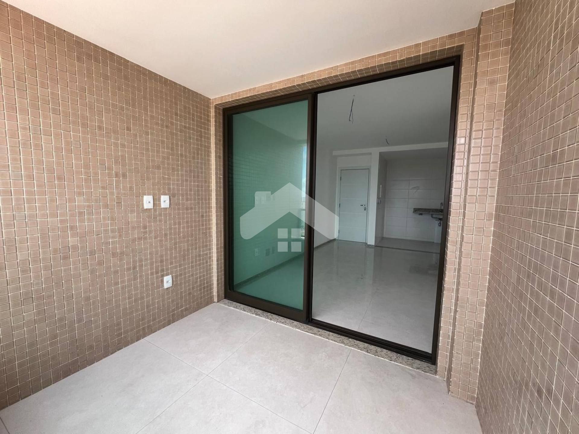 Apartamento em andar alto com 2 quartos sendo um suíte na Alameda das Árvores/ Luzia