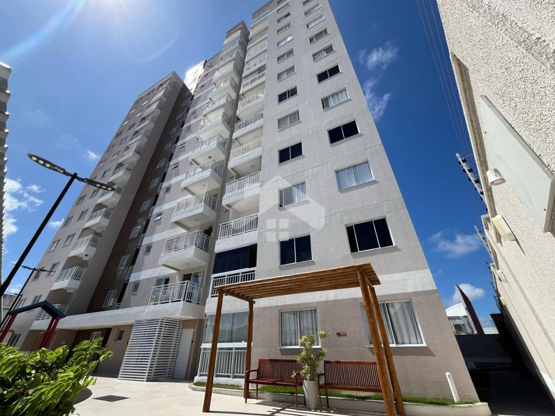 Apartamento andar alto com 2 quartos sendo um suíte no Ponto Novo | Av Rio de Janeiro