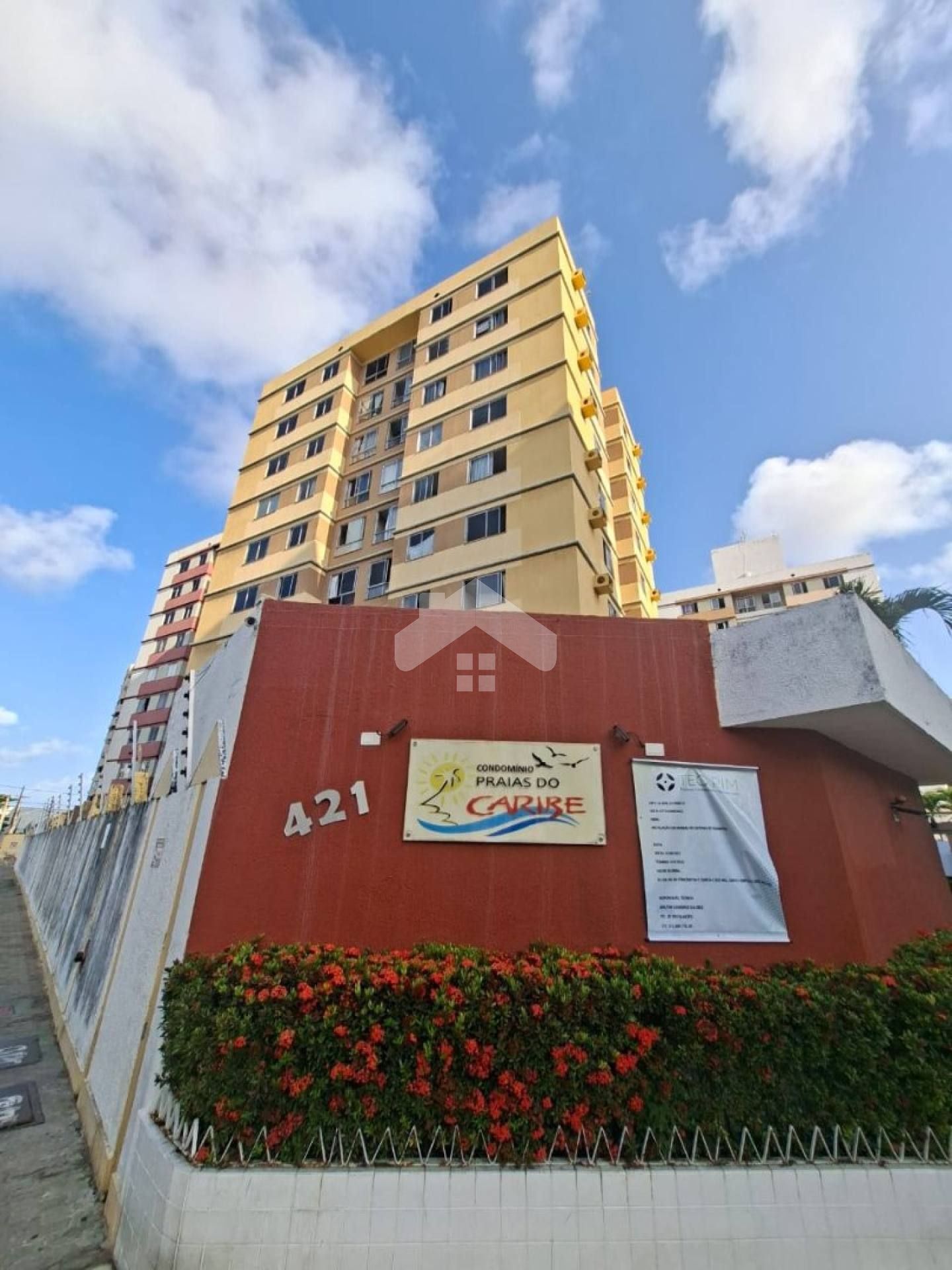 Apto de 2/4 no térreo, sombra total no luzia.