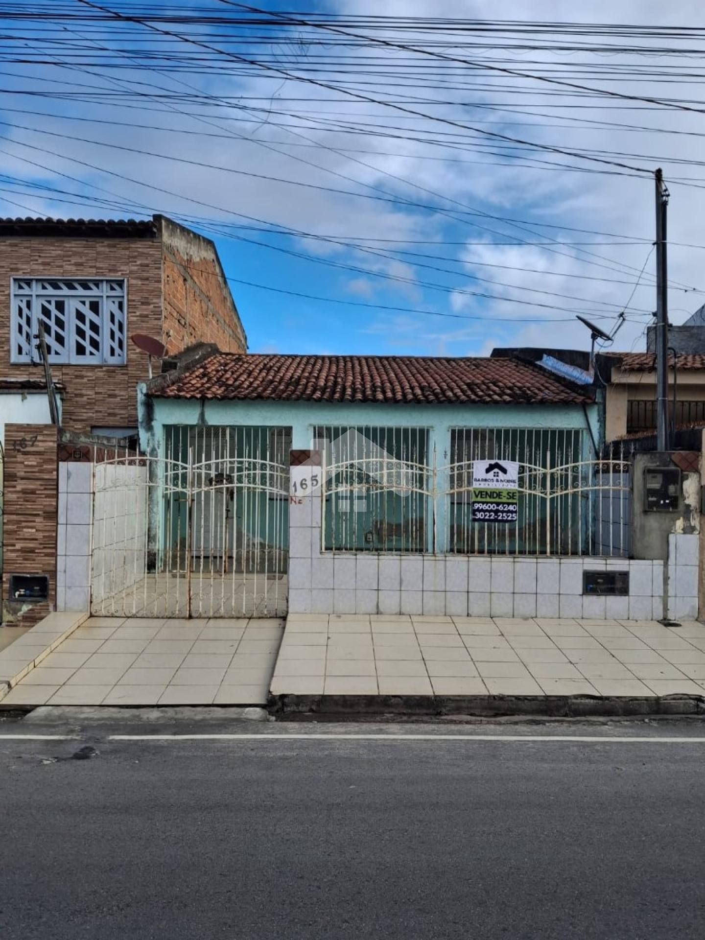 Casa com 2 quartos na Av principal do Marcos freire 2
