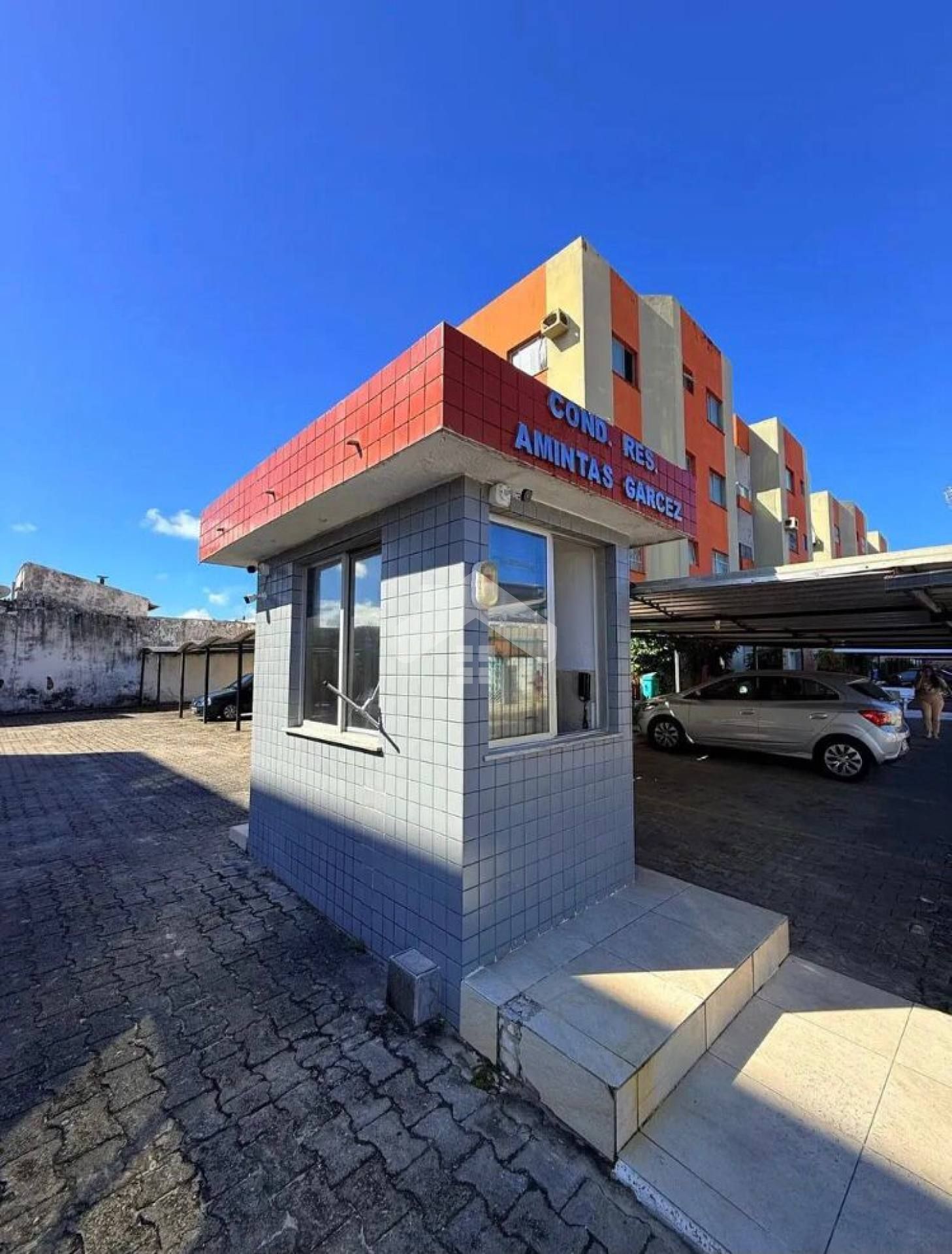 Apartamento com 2 quartos posição sombra total no Bairro Suissa