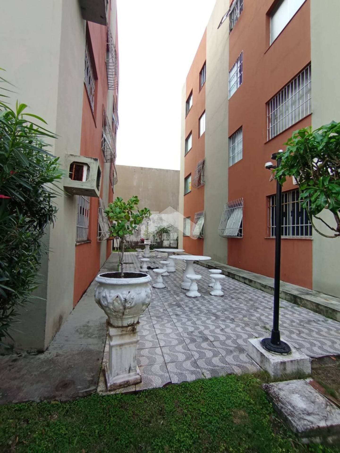 Apartamento com 2 quartos posição sombra total no Bairro Suissa