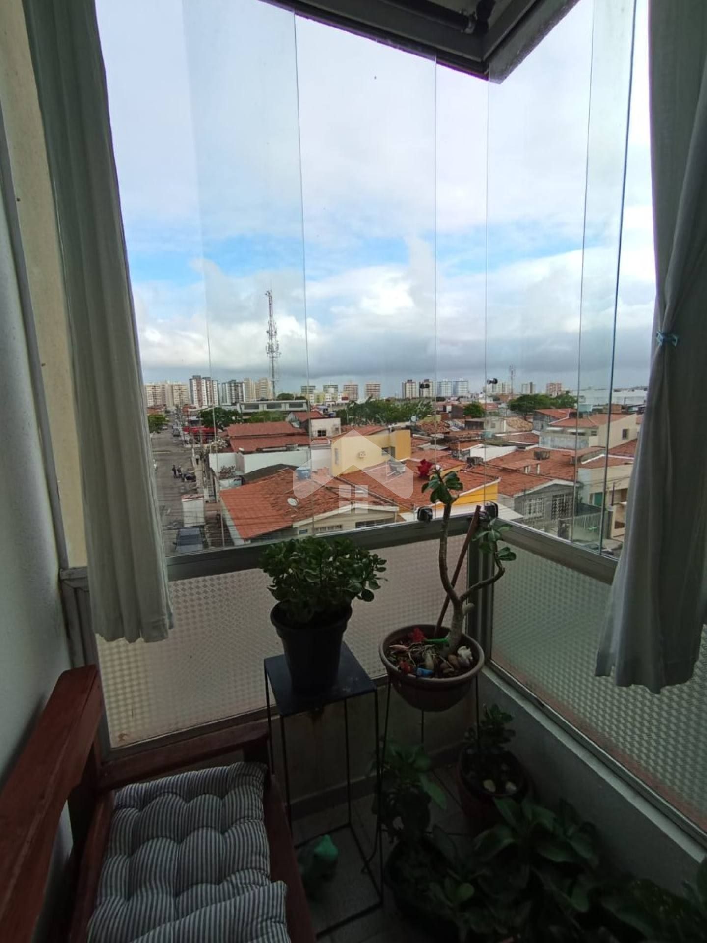Apartamento com 2 quartos posição sombra total no Bairro Suissa