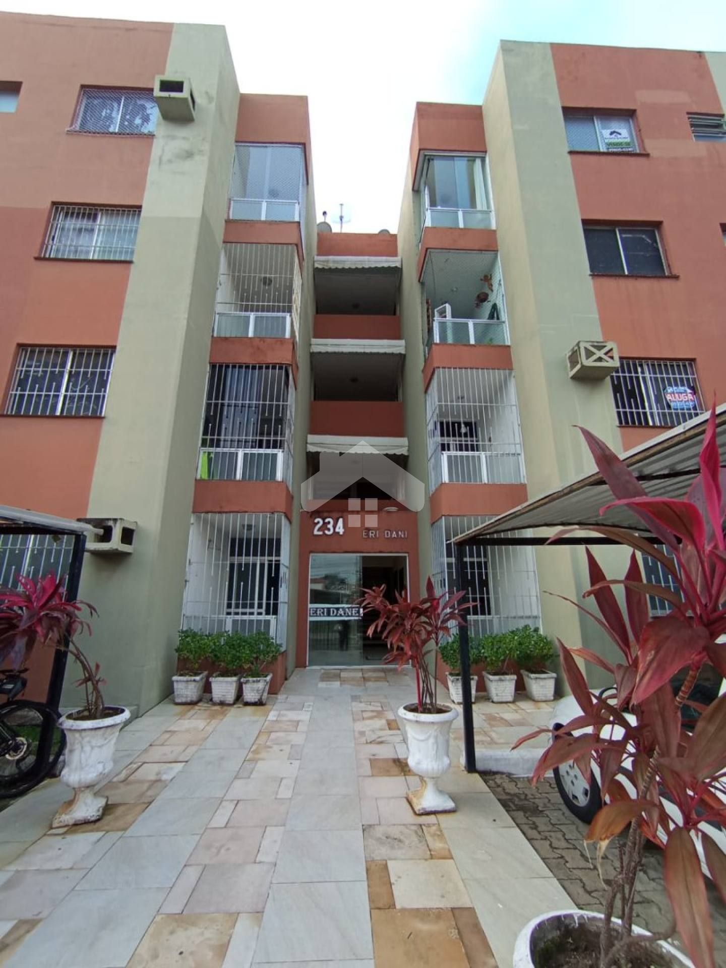 Apartamento com 2 quartos posição sombra total no Bairro Suissa