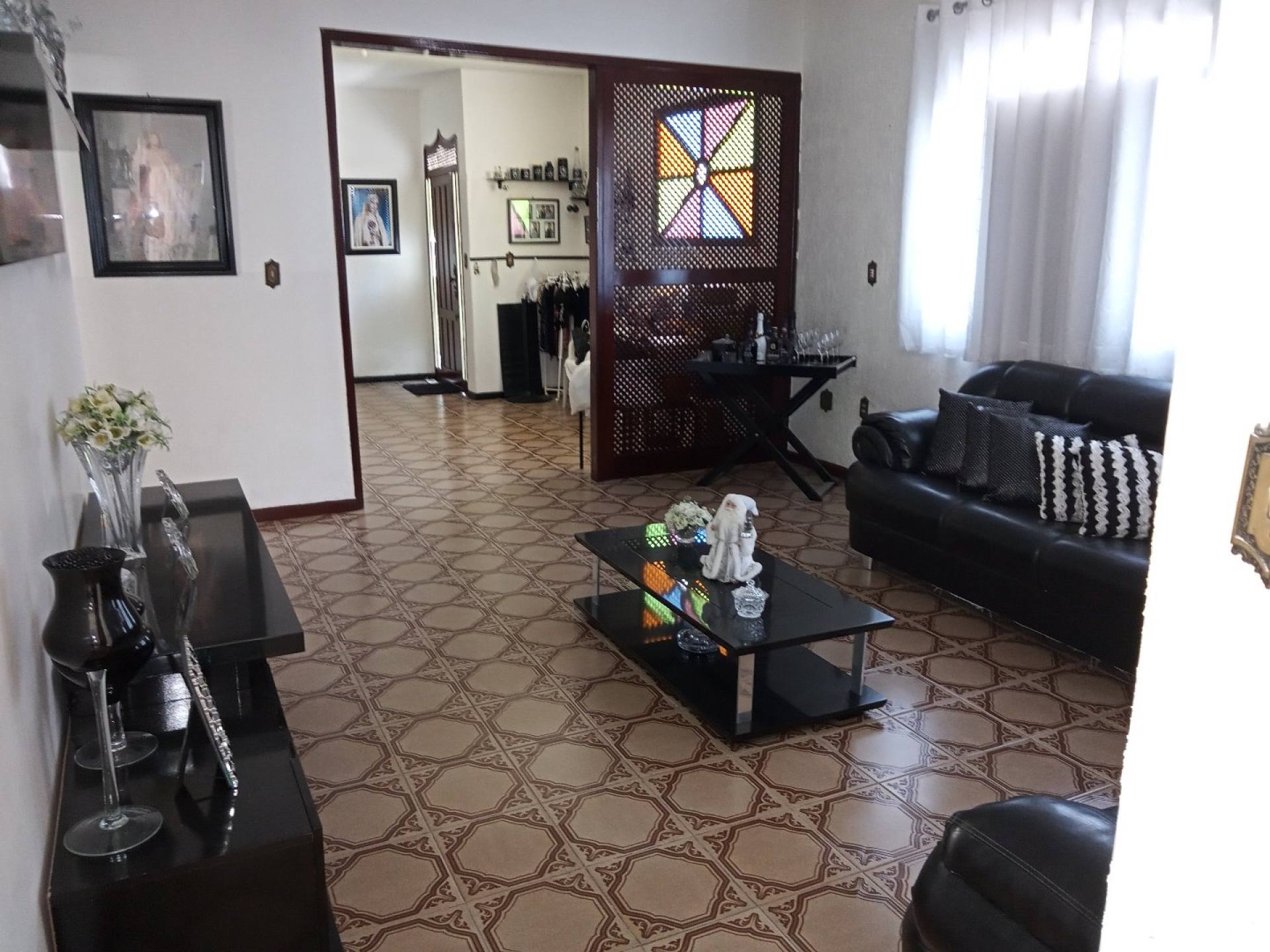 Casa Para Vender com 4 quartos 1 suítes no bairro Grageru em Aracaju