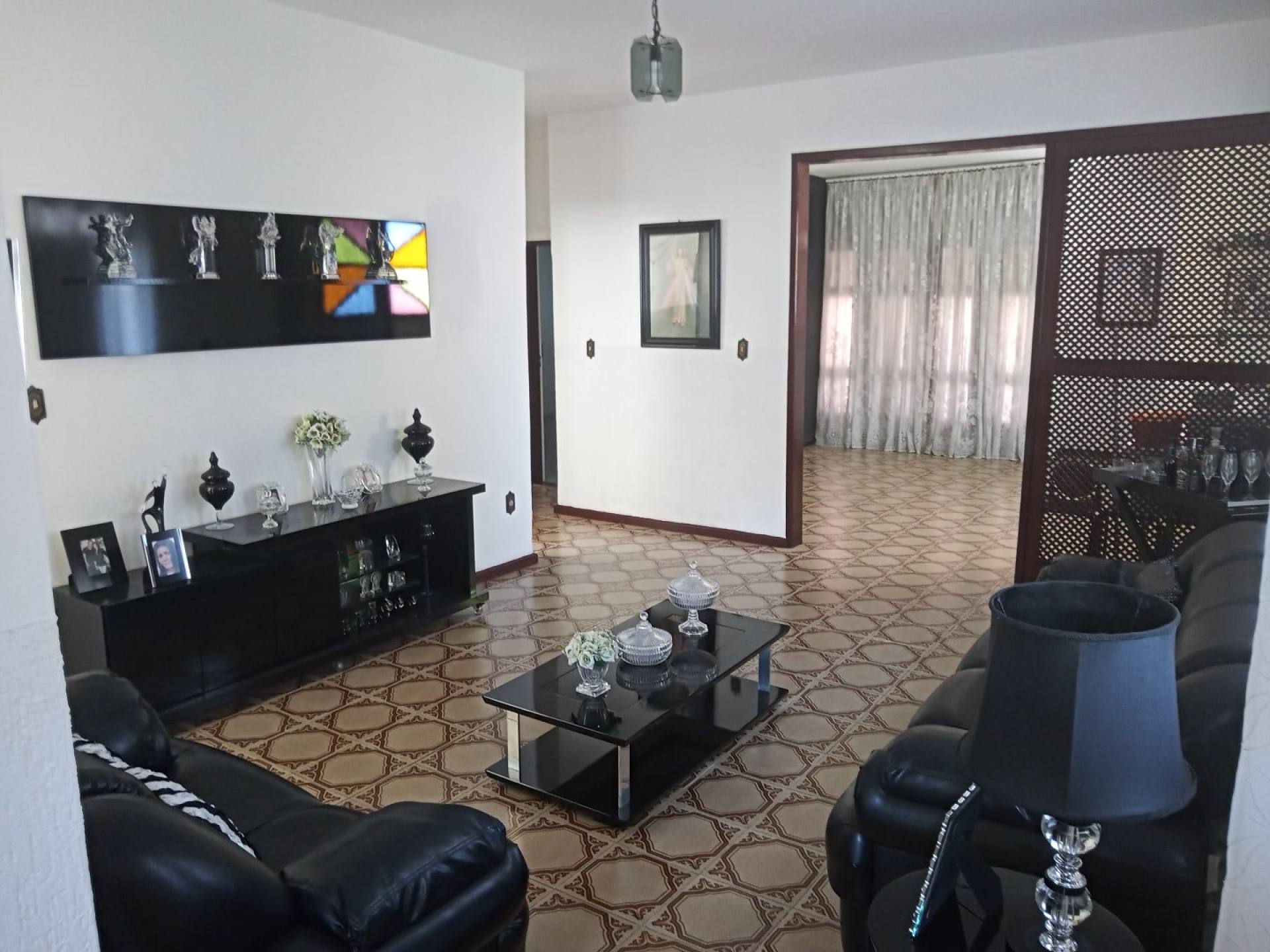 Casa Para Vender com 4 quartos 1 suítes no bairro Grageru em Aracaju