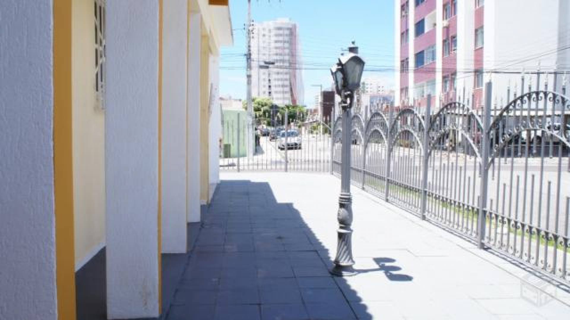 Casa Para Vender com 4 quartos 1 suítes no bairro Grageru em Aracaju